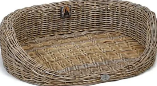 Designed by Lotte Kubu windsor 100 x 81 x 28 cm
