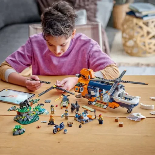 Lego City 60437 Jungleonderzoekers: helikopter bij de basis