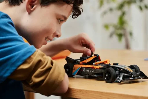 Lego Technic 42169 NEOM McLaren Formula E racewagen